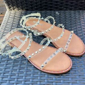 BRAND NEW STUDDED SANDALS 🤎